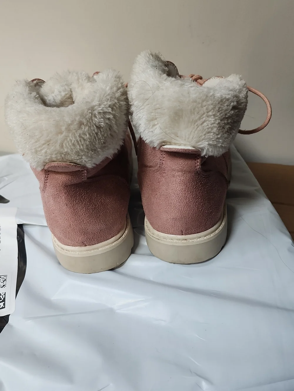 Cozy Plush Lined Lace-Up Boots in Dusty Pink Suede Girls  Size 5 Womens Size 7